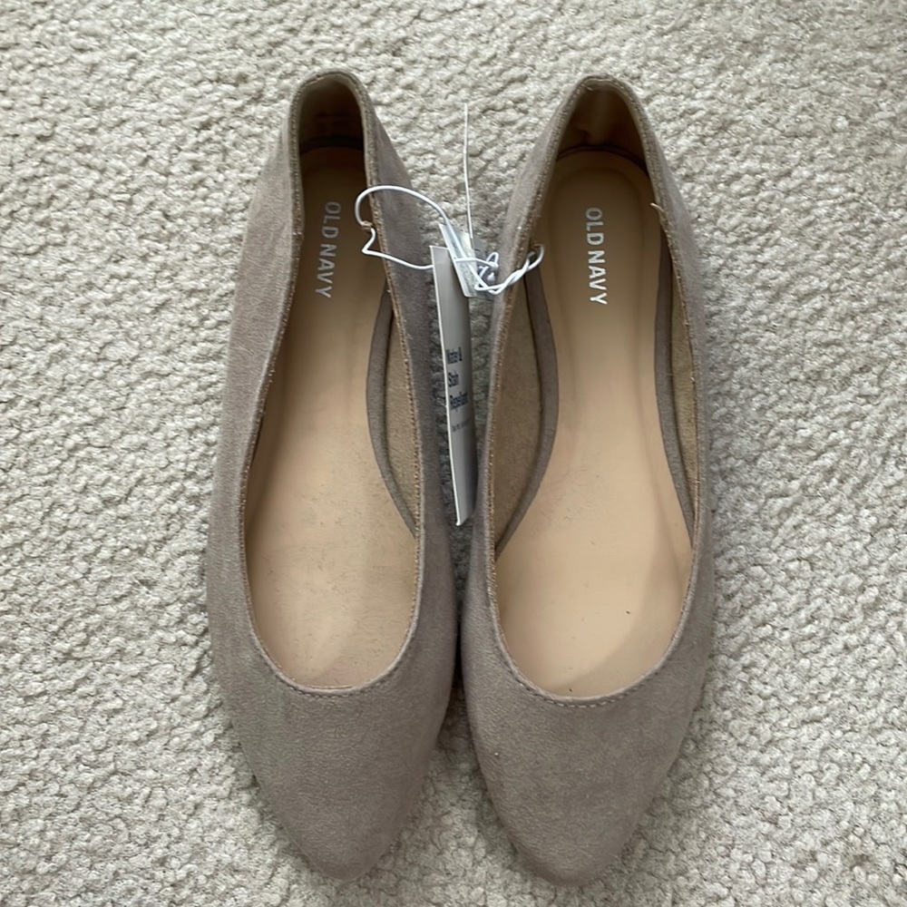 Old Navy Size 8 Taupe Slip ons